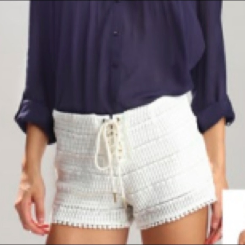 Anthropologie Heartloom Xylia Lace Up Short Ecru